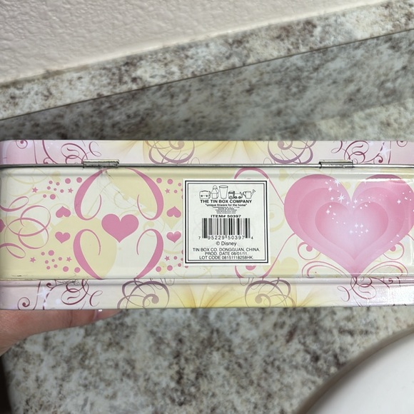 The tin box company, disneys  princess metal tin box with vintage stamps . - Picture 11 of 14